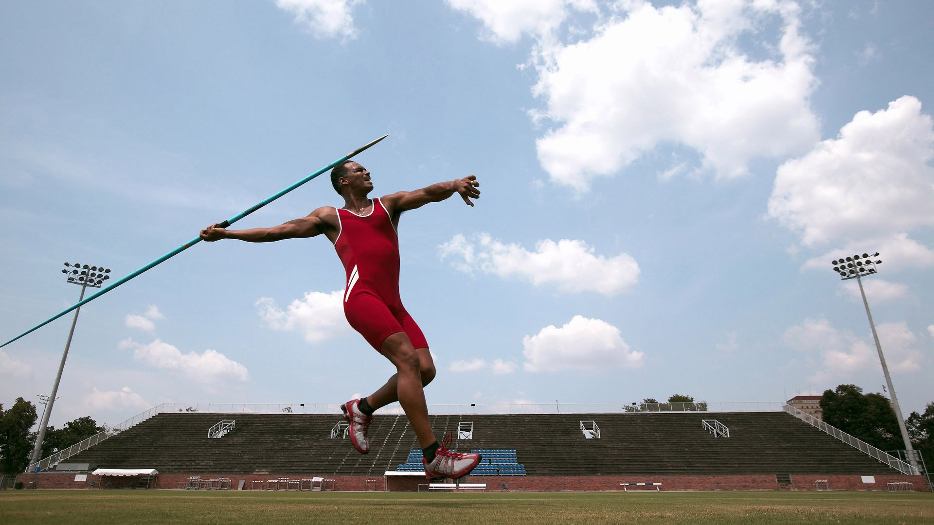 NBA总决赛G6：掘金客场封王 时隔多年再现“黑六夺冠”剧情